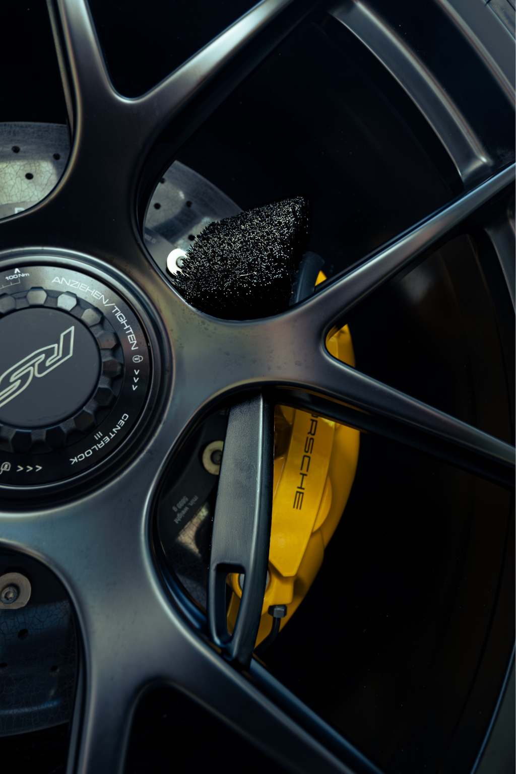 BLACKLINE® STIFF BRISTLE TIRE BRUSH