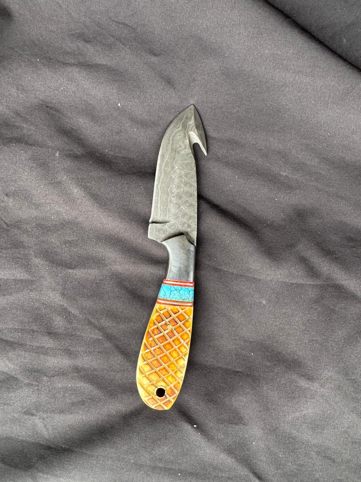 Titan Amber-Accent Damascus Gut-Hook Skinner TIK-009